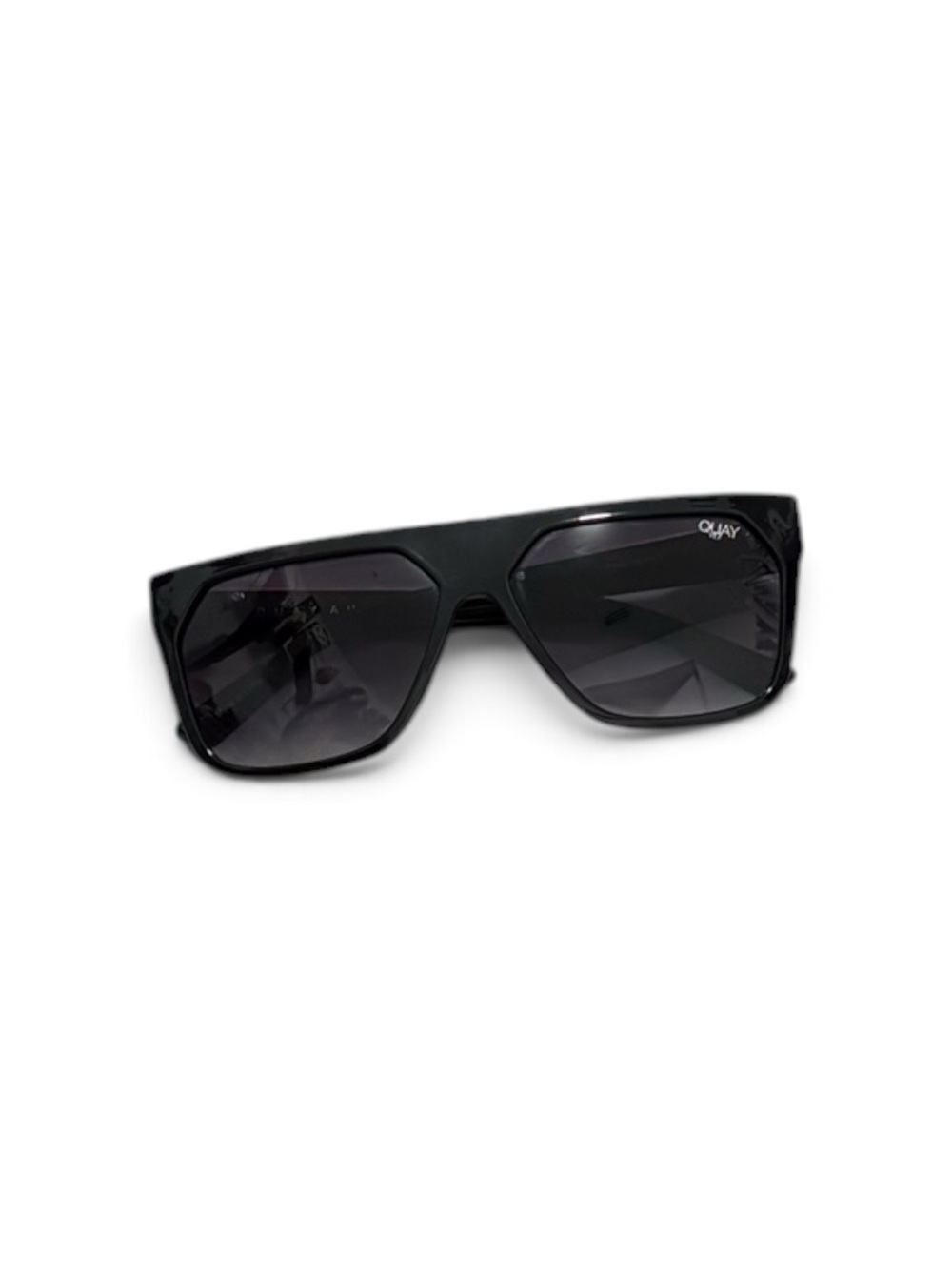 Quay Australia Very Busy Oversized Sunglasses in Black with Gold Chain Accent - Picture 2 of 10